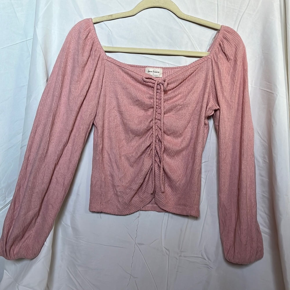 Long sleeved lil top with bow